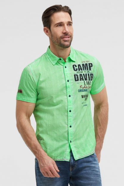 CAMP DAVID Strukturiertes Kurzarmhemd Oil Dyed mit Logo Artwork - neon green