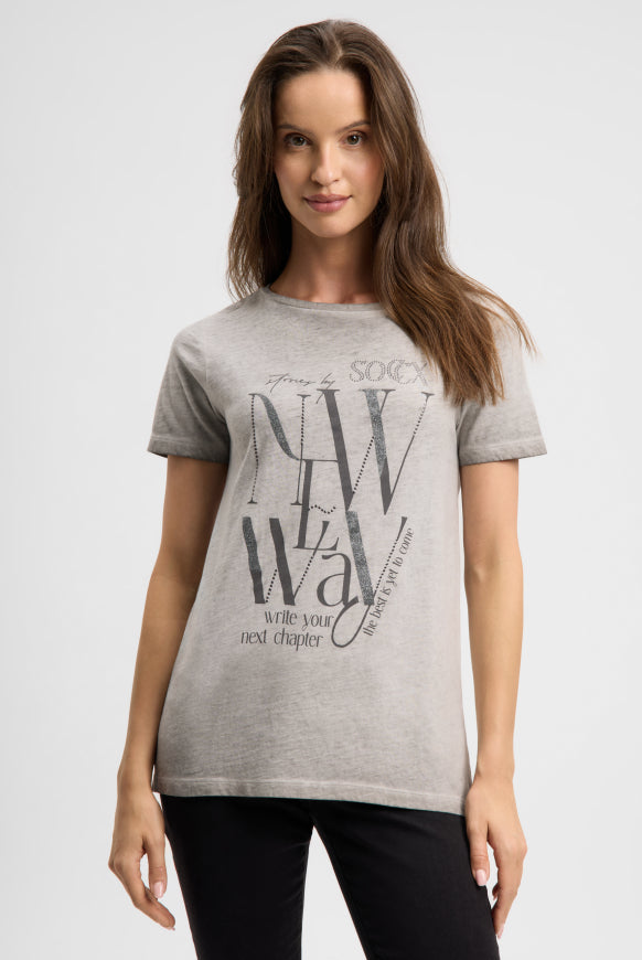 SOCCX T-Shirt mit U-Boot-Ausschnitt und Artwork