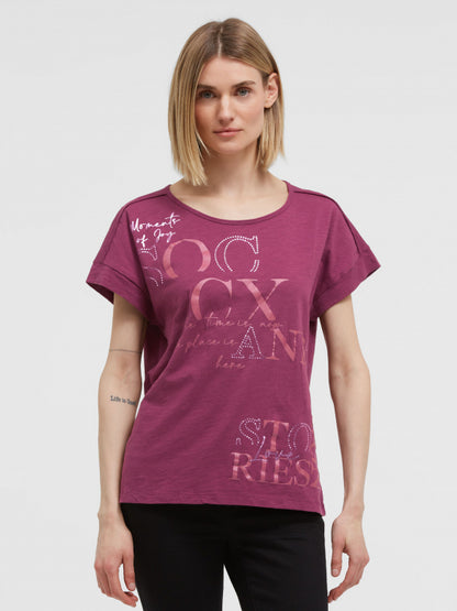 SOCCX T-Shirt mit überschnittener Schulter und Folienprint - dark cherry