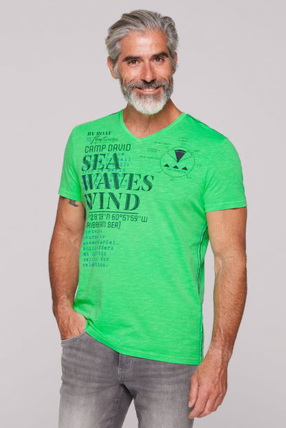 CAMP DAVID T-Shirt mit V-Neck und Wording Prints - electric green