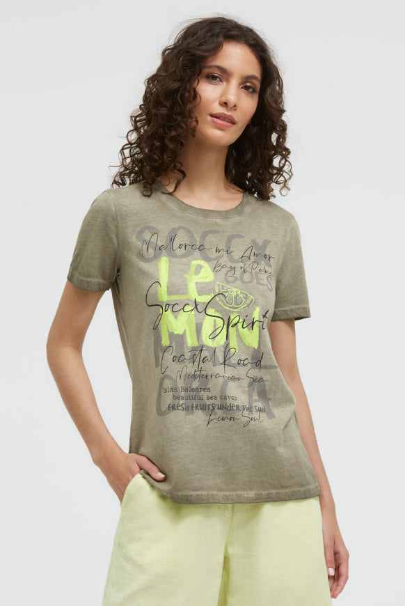 SOCCX T-Shirt Oil Dyed mit Label Print - desert olive