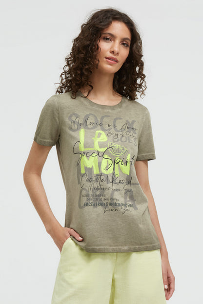 SOCCX T-Shirt Oil Dyed mit Label Print - desert olive