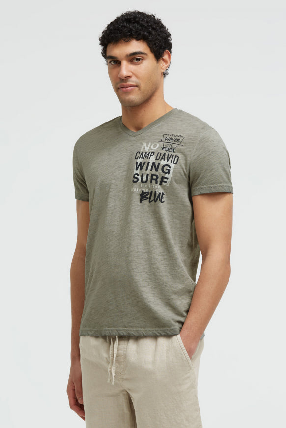 CAMP DAVID T-Shirt V-Neck Oil Dyed mit Puffprint - desert olive