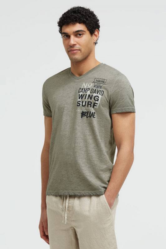 CAMP DAVID T-Shirt V-Neck Oil Dyed mit Puffprint - desert olive
