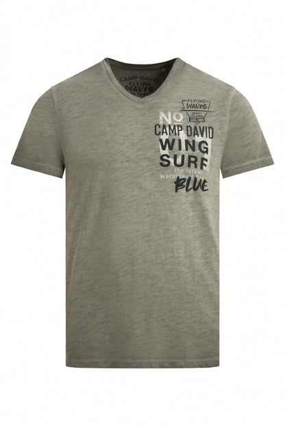 CAMP DAVID T-Shirt V-Neck Oil Dyed mit Puffprint - desert olive