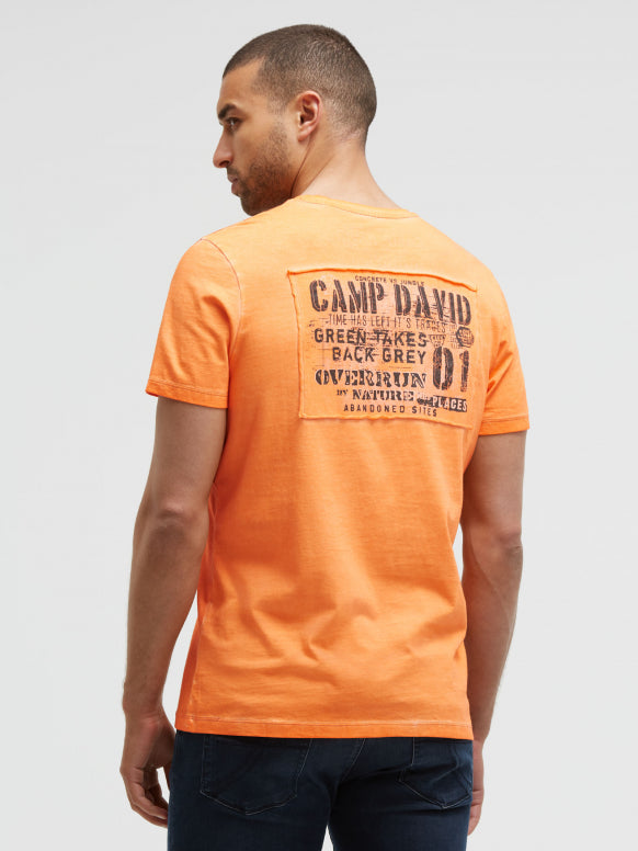 CAMP DAVID T-Shirt V-Neck Oil Dyed mit Rückenpatch - mellow orange