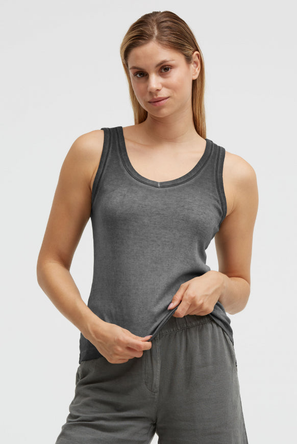 SOCCX Tanktop mit V-Neck und Rückenprint