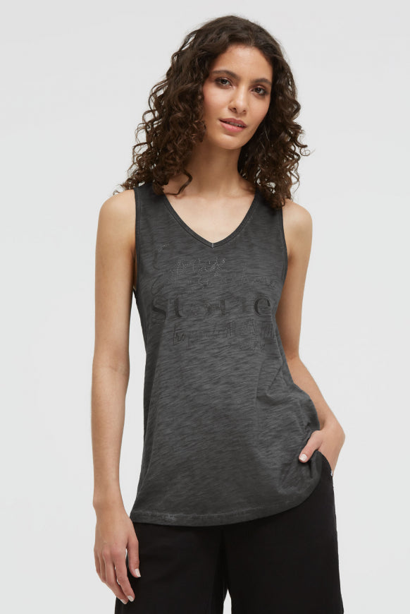 SOCCX Top mit V-Ausschnitt und Glitter Print - black