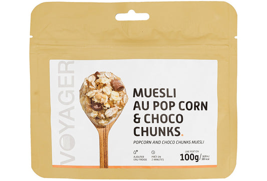 Müsli mit Popcorn und Schokostückchen